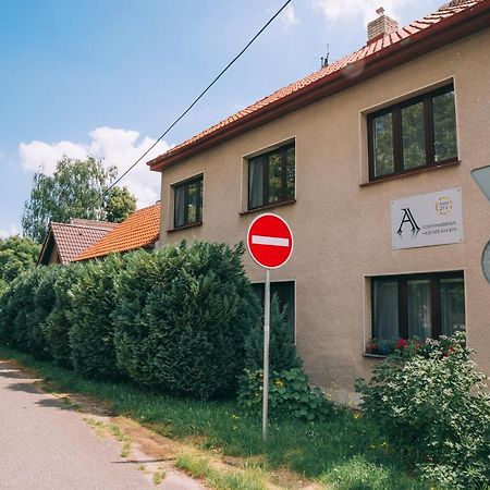 Kostomlaty nad Labem Alisa Apartments מראה חיצוני תמונה