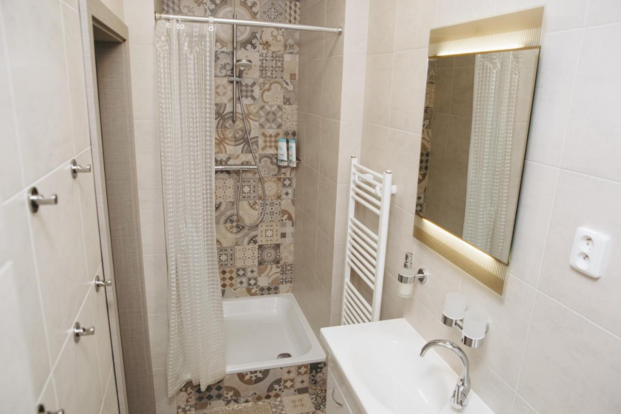 Kostomlaty nad Labem Alisa Apartments מראה חיצוני תמונה